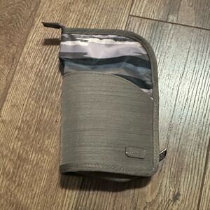 NWT Lug Canoe Brush Holder